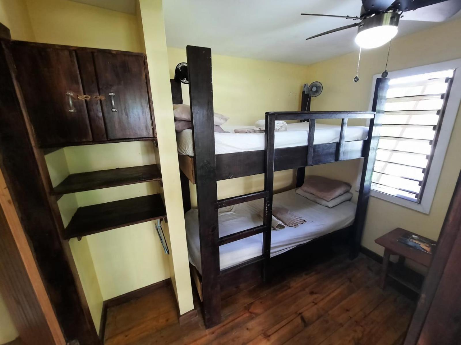 Roatan Backpackers' Hostel Sandy Bay Εξωτερικό φωτογραφία