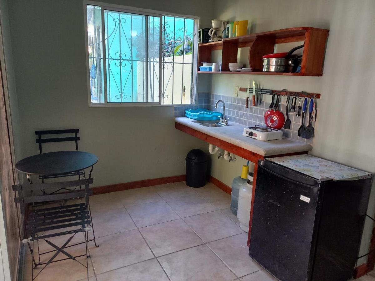 Roatan Backpackers' Hostel Sandy Bay Εξωτερικό φωτογραφία