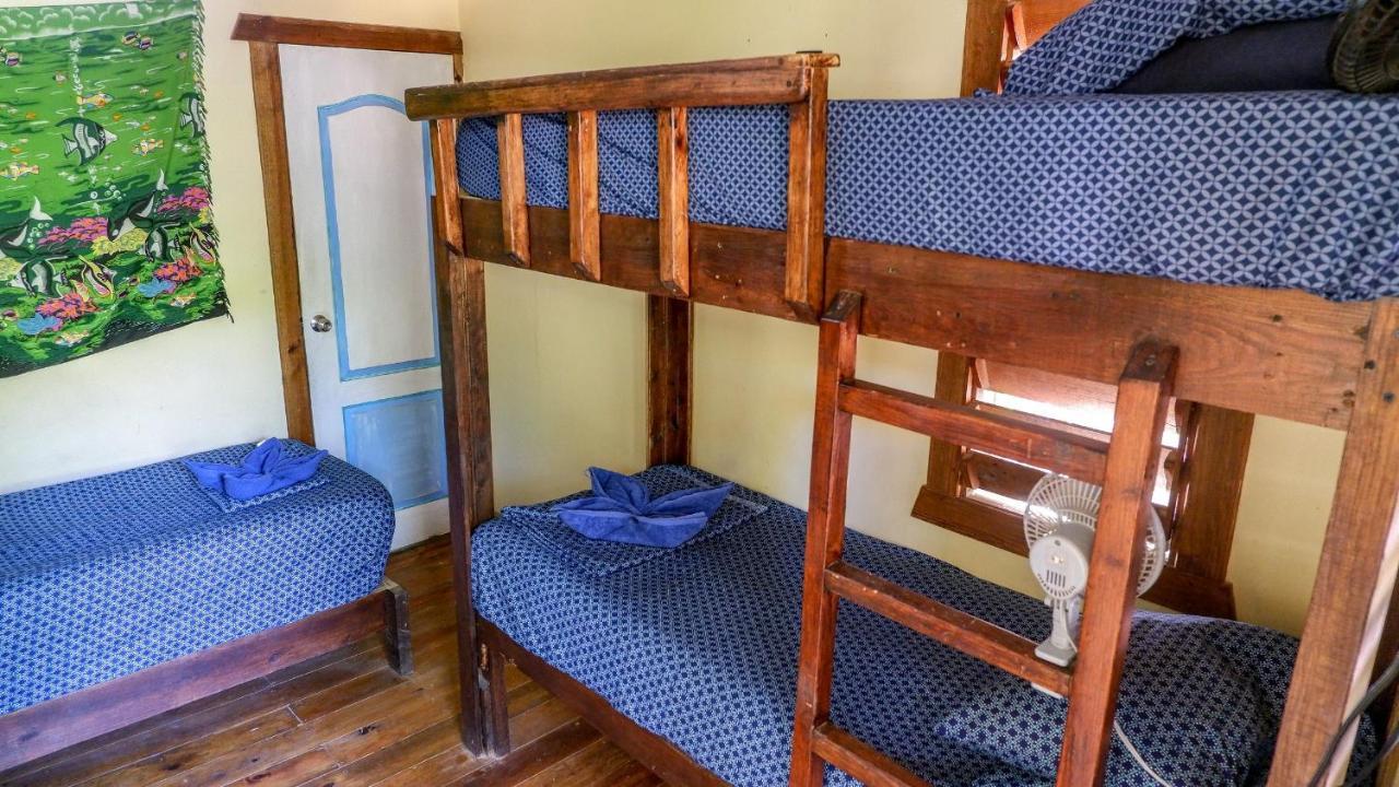 Roatan Backpackers' Hostel Sandy Bay Εξωτερικό φωτογραφία