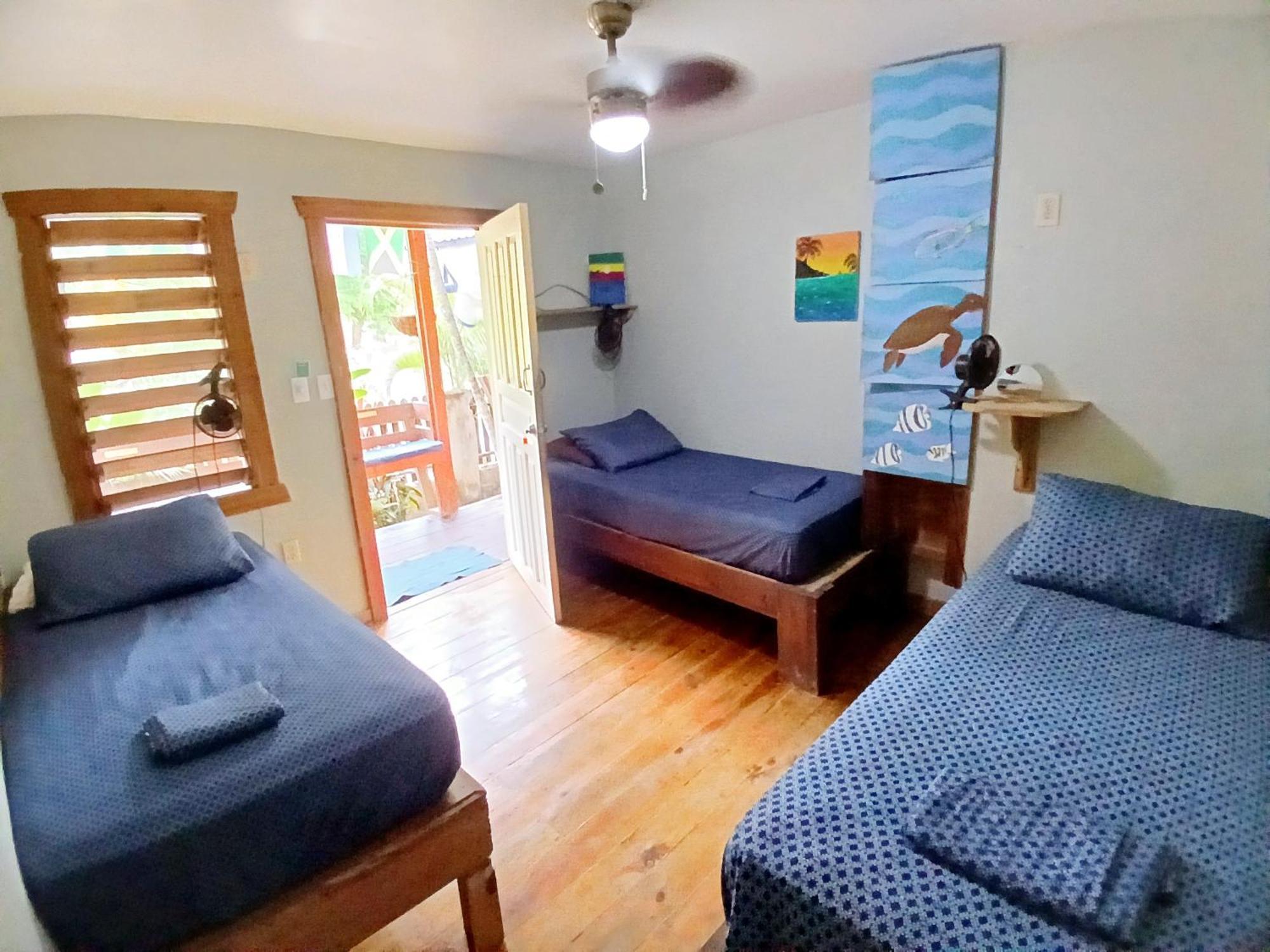 Roatan Backpackers' Hostel Sandy Bay Εξωτερικό φωτογραφία
